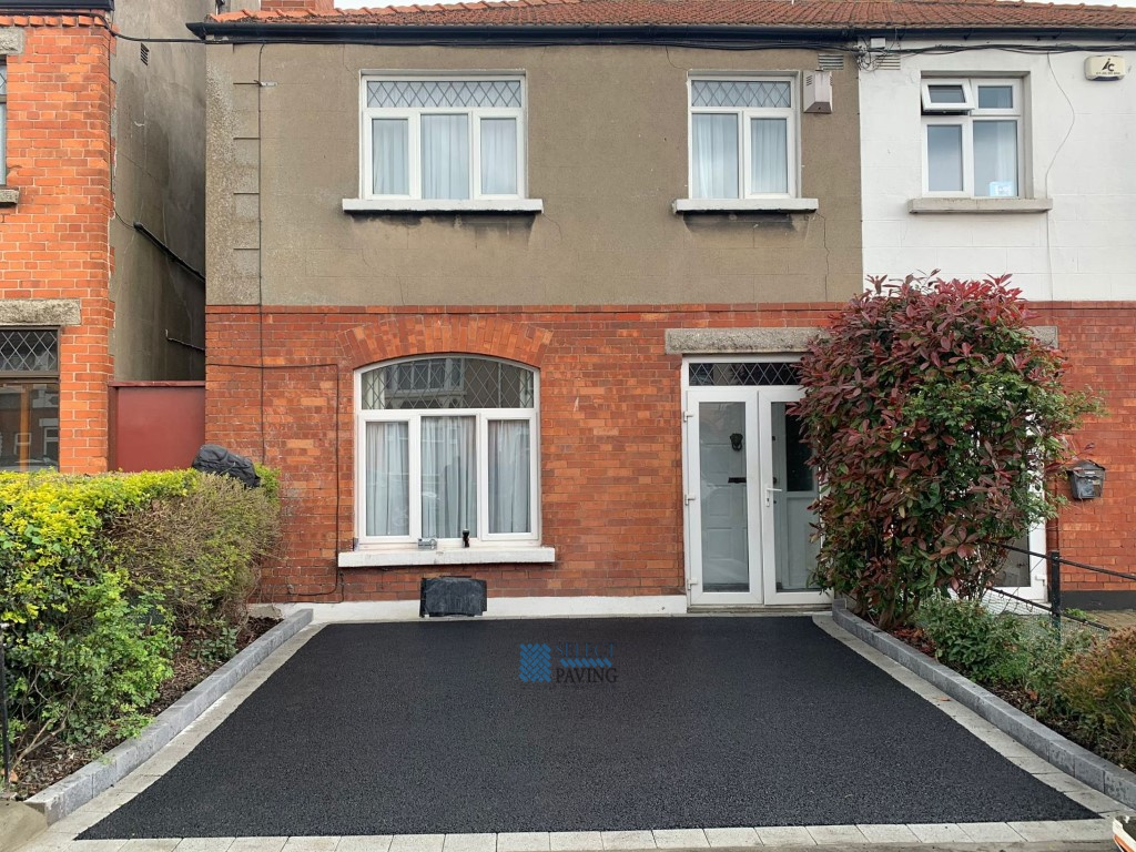 Asphalt Driveway with Cobbled Borderline and Kerbs in Inchicore, Dublin